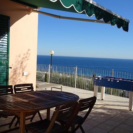 Villetta Sole Mare 산토스테파노알마레 외부 사진