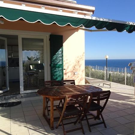 Villetta Sole Mare 산토스테파노알마레 외부 사진